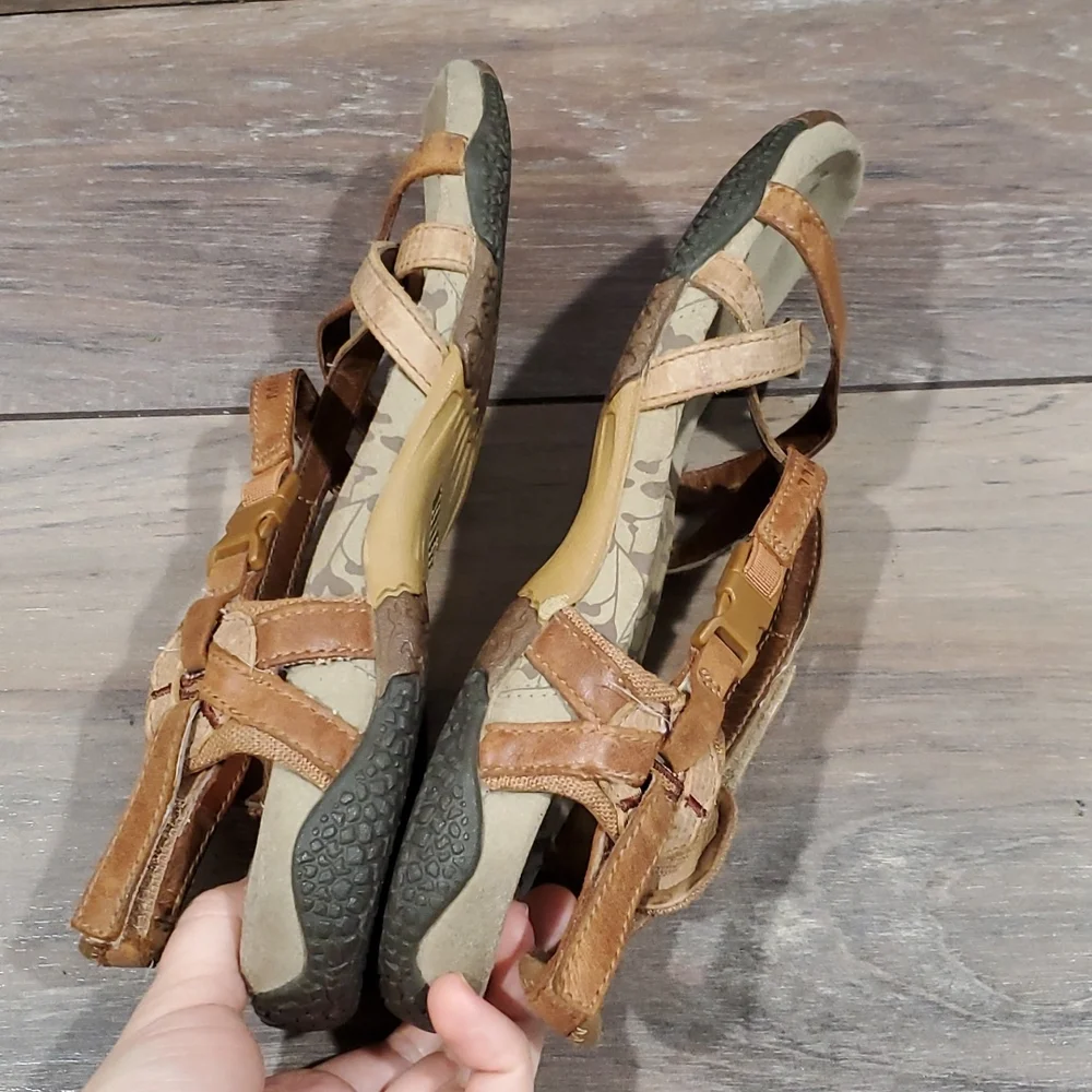 Sold Merrell Women outdoor hiking shoes Sandals sz 7 athletic Strappy slip on - Picture 7 of 10